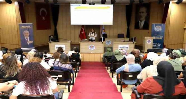 Akdeniz Belediyesi ebeveynlere 'Çocuğum Okula Hazır mı Semineri' verdi