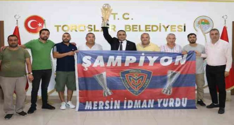 MİY Taraftarlar Derneğinden Başkan Yılmaz'a kupa teşekkürü