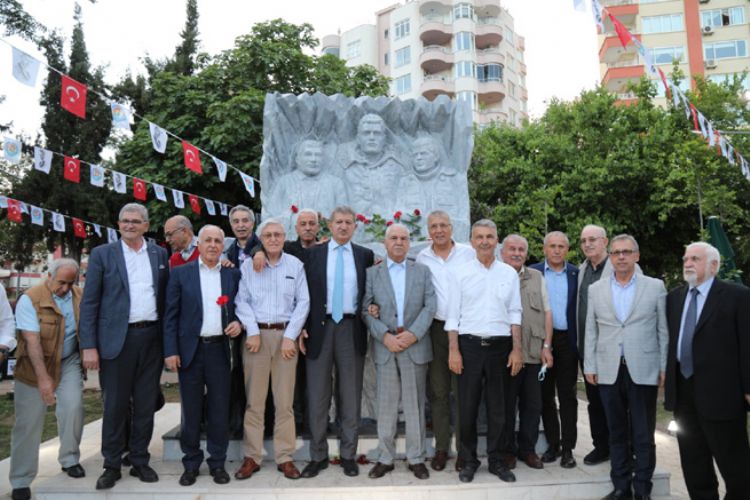 3 fidanın Mezitli’de ki anıtını arkadaşları açtı