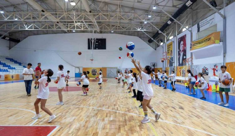 Basketbol kursuna yaz döneminde büyük ilgi