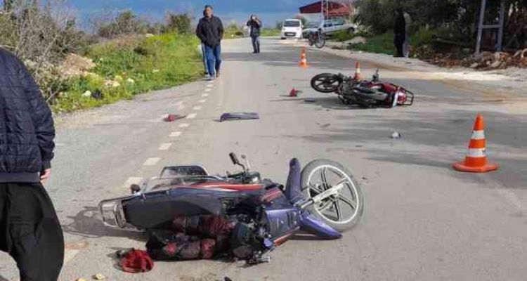 Motosikletler kafa kafaya çarpıştı: 3 yaralı