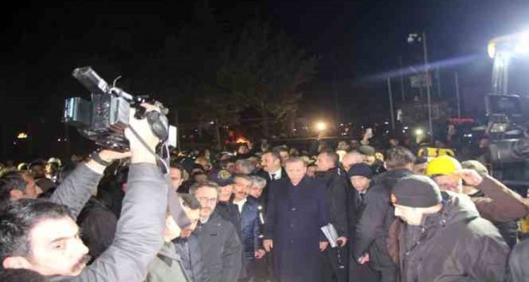 Cumhurbaşkanı Erdoğan, Hatay'da deprem bölgesinde incelemelerde bulundu