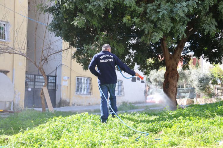 TOROSLAR’DA PARK VE YEŞİL ALANLAR BAKIMDAN GEÇİYOR