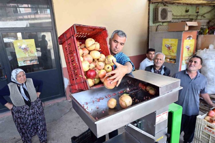 Mersin’de nar üreticilerine makine desteği