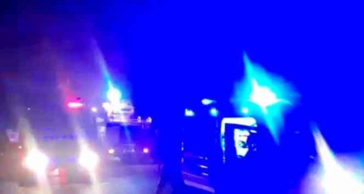 Dairede yangın çıktı, biri itfaiye eri 2 kişi dumandan etkilendi