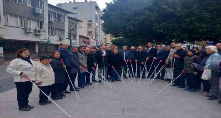 Tarsus'ta farkındalık için ‘Beyaz Baston’ ile yürüdüler