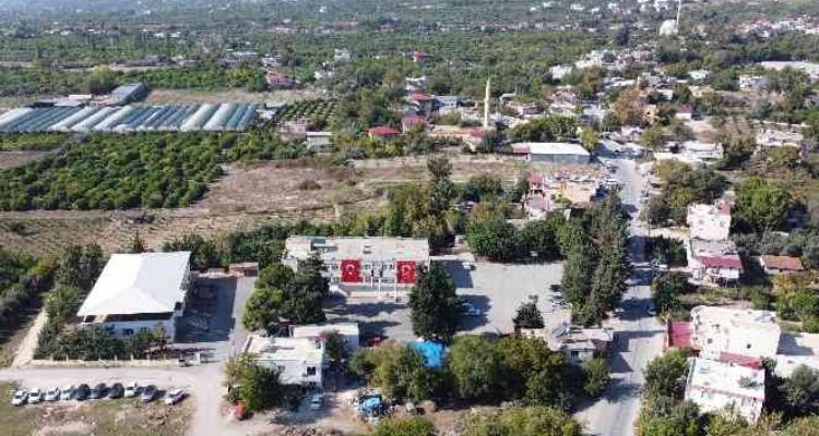 Örnek babaya vefa: Doktor oğlu köyün okuluna kütüphane yaptırdı