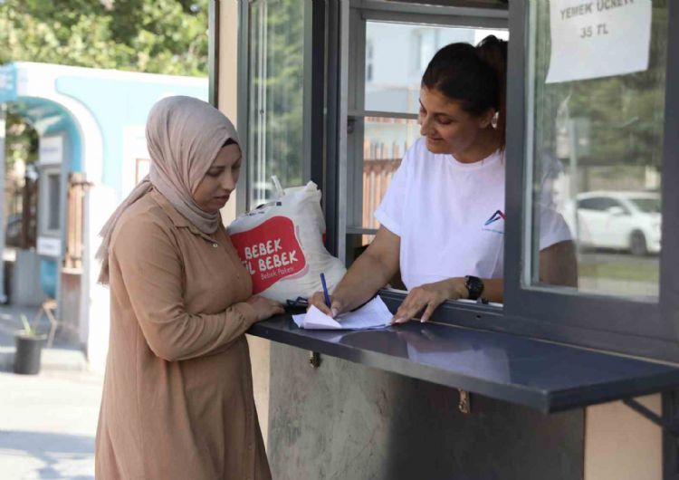 Mersin’de ‘El Bebek Gül Bebek’ projesi ile ailelere 53 bin 113 paket destek sağlandı