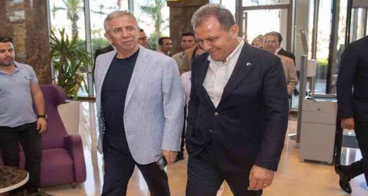 CHP'li büyükşehir belediye başkanları Mersin'de buluştu
