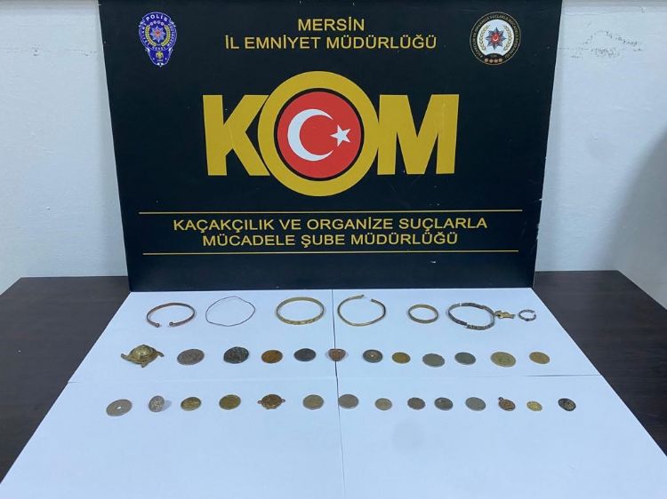 Mersin’de tarihi eser operasyonu: Bir çok obje ele geçirildi