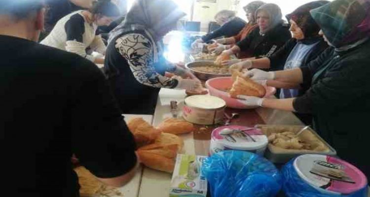 Mersin İl Milli Eğitim Müdürlüğü deprem bölgesinde yemek hizmeti verdi