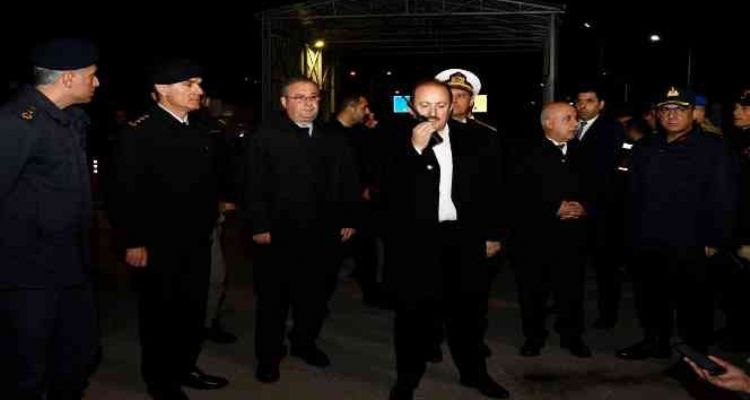 Vali Pehlivan nöbetteki memurların yeni yılını telsiz anonsuyla kutladı