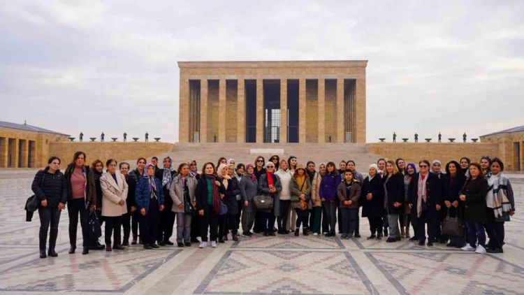 Tarsuslu kadınlar, Kadın Hakları Günü’nde Anıtkabir’i ziyaret etti