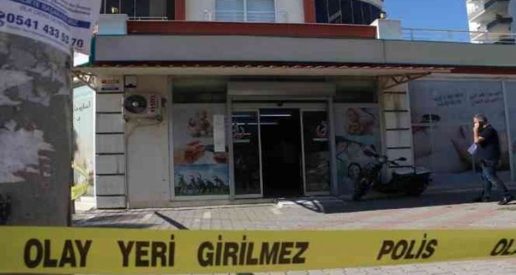 Meslektaşını öldüren doktorun yargılanmasına devam edildi