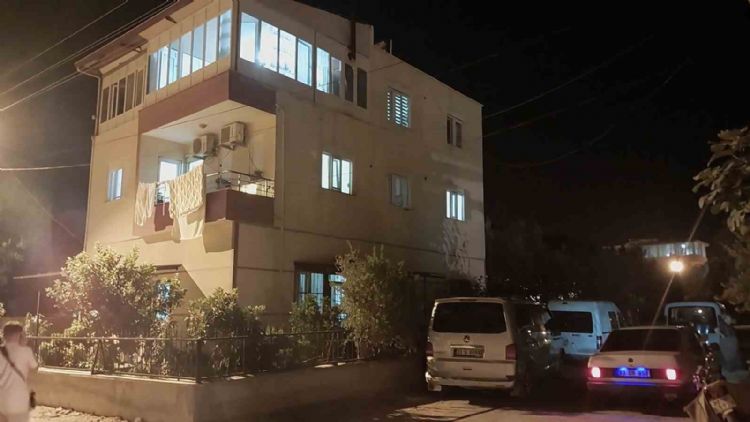 Mersin’de vahşet: Oğlunu öldürdü ardından bıçakla kendini ağır yaraladı