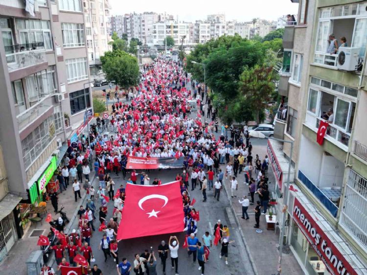 Mersin’de 15 Temmuz anma yürüyüşü düzenlendi, demokrasi nöbeti tutuldu