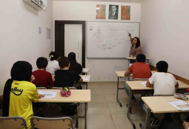 Toroslar’da sınava hazırlanan öğrencilere etüt desteği