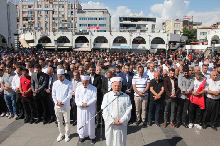 Hayatını kaybeden Filistinliler için Mersin’de gıyabi cenaze namazı kılındı
