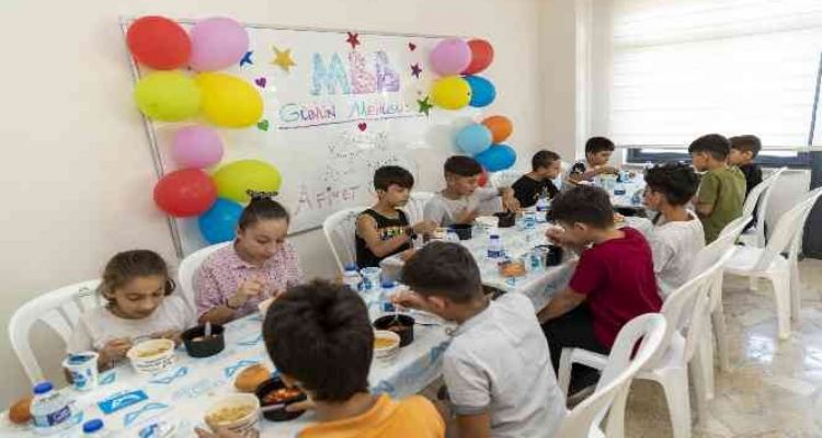 Mersin'de kurs merkezlerindeki öğrencilere yemek hizmeti