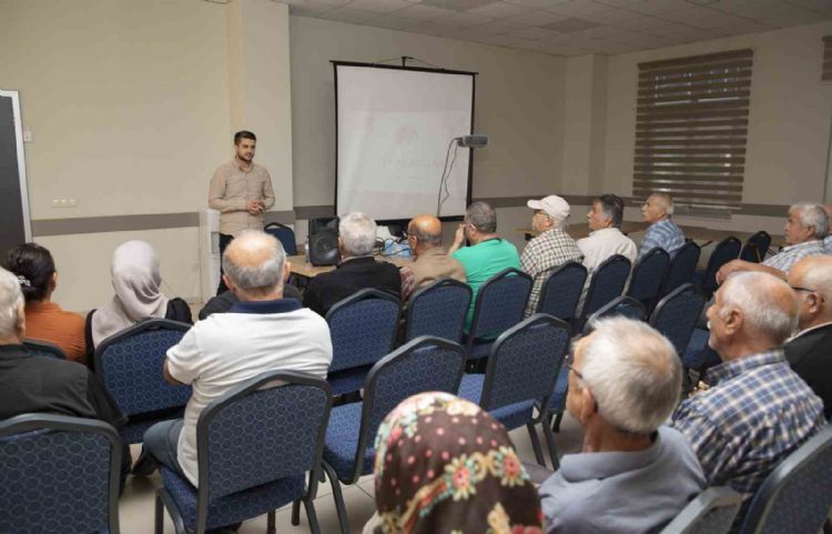 Mersin’de yaş almış vatandaşlar ‘akılcı ilaç kullanımı’ hakkında bilgilendiriliyor