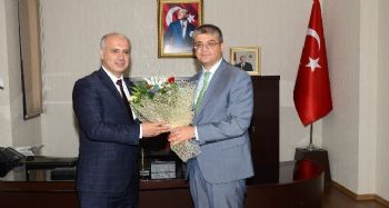TARSUS ÜNİVERSİTESİ'NDE REKTÖR DEVİR TESLİM TÖRENİ YAPILDI