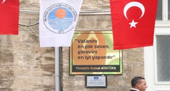 YENİ BAŞKANIN İLK İCRAATI TABELAYI DEĞİŞTİRMEK OLDU
