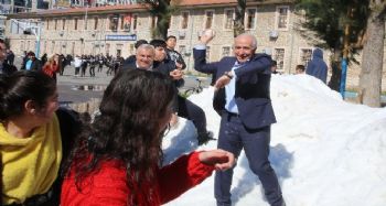 Akdeniz Belediyesi'nden çocuklara kar sürprizi