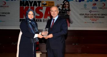 PROF. DR. ÇAMSARI YILIN REKTÖRÜ ÖDÜLÜNE LAYIK GÖRÜLDÜ