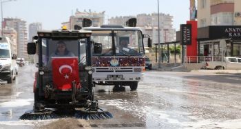 Mezitli'de sokaklar dezenfekte ediliyor