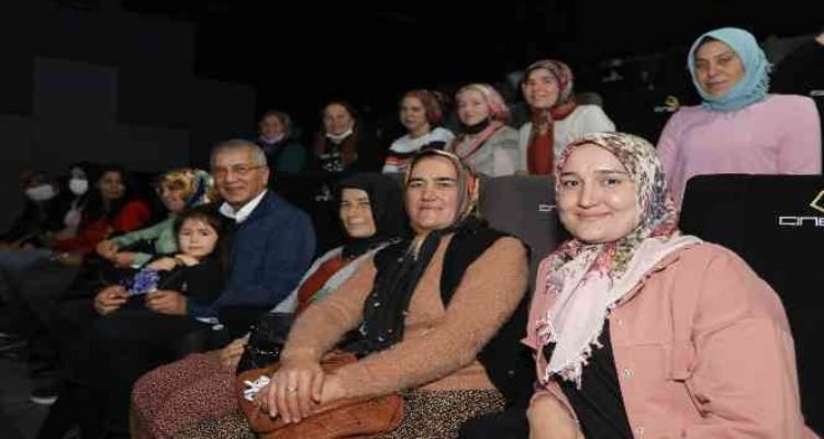 Köylü kadınlara sinema sürprizi