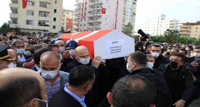 Şehit Astsubay Mutlu'yu 10 bin kişi uğurladı