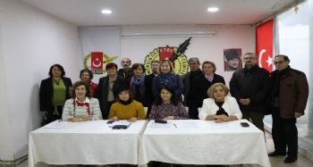Mersin'de çevreciler ağaç katliamına tepki gösterdi