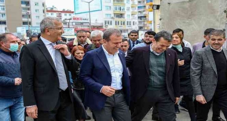 Seçer, Tarhan ve Özyiğit, Mezitli'de vatandaşlarla buluştu