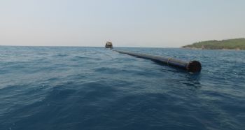 DENİZDEN YÜZDÜRÜLEREK GETİRİLEN BORULAR SORUNU ÇÖZDÜ