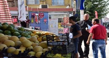 Toroslar zabıtası, kaldırım işgaline karşı denetim yaptı