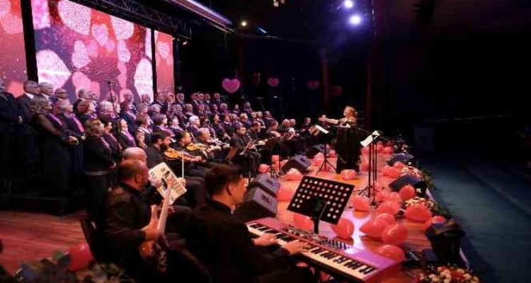 Yaşlı adamı öldürüp bir hafta evde bekletmişler