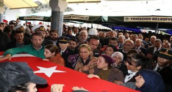 Mersinli şehit annesi, evladını asker selamı ile uğurladı