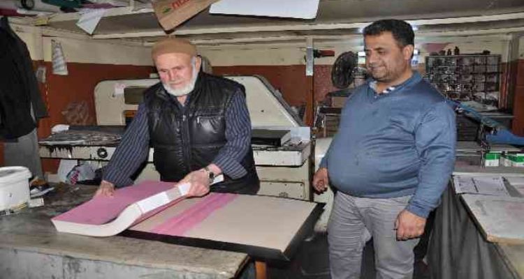Cilt ustası Kur'an-ı Kerim'leri ücretsiz yeniliyor