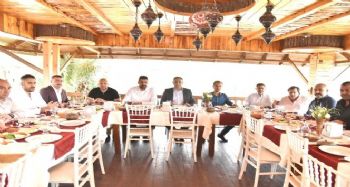 Yılmaz, tekstil sektörünün işverenleriyle buluştu