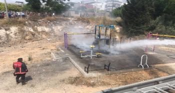 Mersin'de çocuk oyun parkı yandı