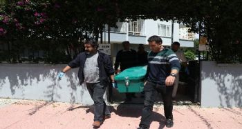 Kadın öğretmen evinde öldürülmüş halde bulundu