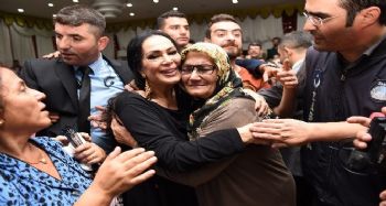 Tarsus'ta Türkan Şoray izdihamı