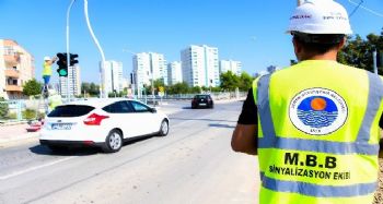 Tarsus'ta kazalara karşı ledli trafik sinyalizasyon sistemi