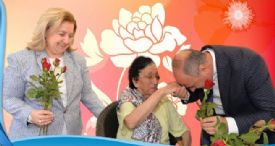 VALİ ÇAKACAK ANNELER GÜNÜ'NÜ KUTLADI