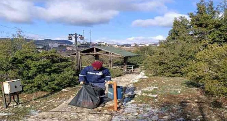 Toroslar Belediyesi, piknik alanlarını temizliyor