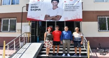 Özyiğit, olimpiyat sporcusu Ersu Şaşma'ya Tokyo'da başarılar diledi