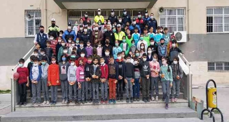 Mersin polisi öğrencilerle buluştu