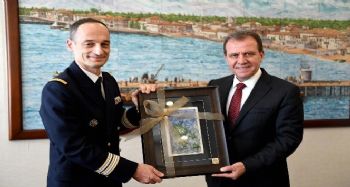 Mersin Limanına demir atan Fransız savaş gemisinin komutanından Seçer'e ziyaret