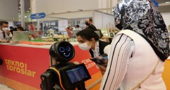 Toroslar Belediyesinin ‘Mini Ada Robot'u serginin maskotu oldu