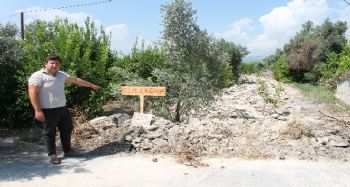 50 yıllık asfalt yol kazıldı, "özel mülkiyettir" yazısıyla kapatıldı